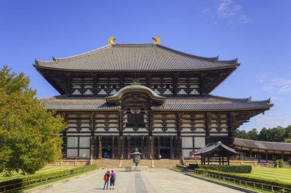 Flaherty, Dennis 아티스트의 Japan, Nara, Nara Park Todai-ji Temple작품입니다.